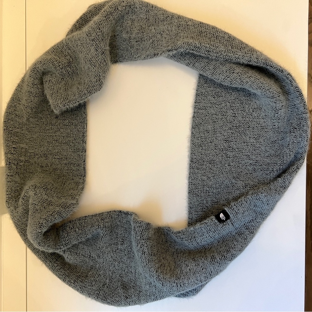 The North Face Scarf - Picture 1 of 6